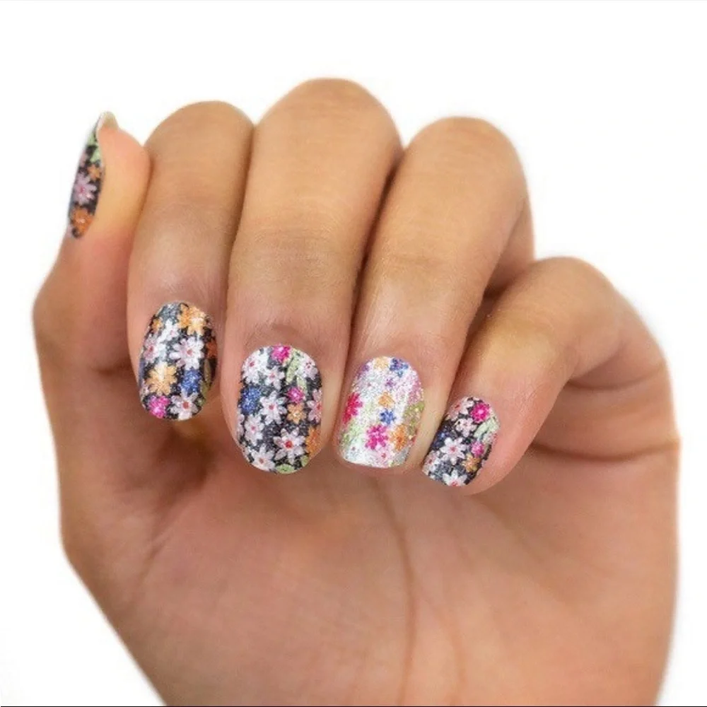 *Retired* Color Street: Daisy Me Rolling | Floral Black White Spring Pink Flower - Picture 10 of 13